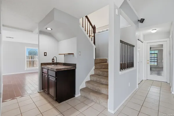 $2,350 | 6422 Lochglen, San Antonio, TX 78240