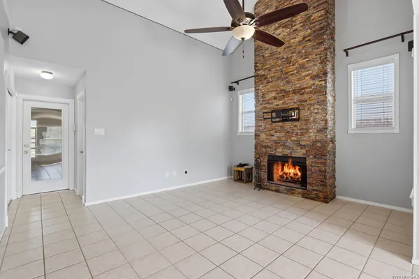 $2,350 | 6422 Lochglen, San Antonio, TX 78240