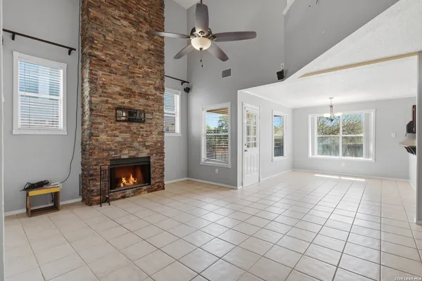 $2,350 | 6422 Lochglen, San Antonio, TX 78240