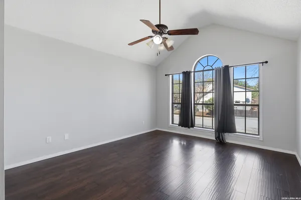 $2,350 | 6422 Lochglen, San Antonio, TX 78240