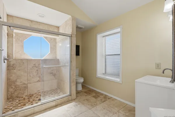 $2,350 | 6422 Lochglen, San Antonio, TX 78240