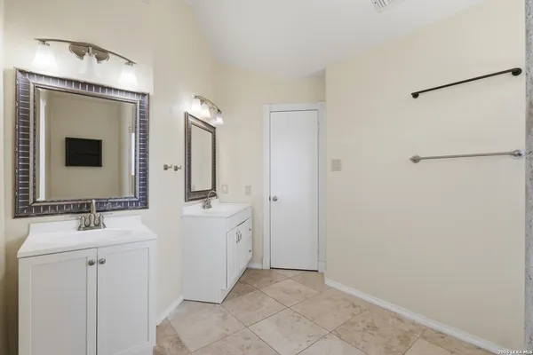 $2,350 | 6422 Lochglen, San Antonio, TX 78240