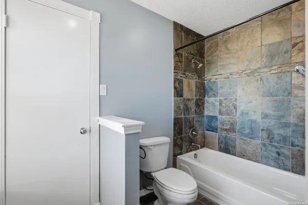 $2,350 | 6422 Lochglen, San Antonio, TX 78240