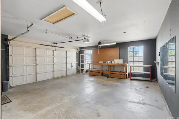 $2,350 | 6422 Lochglen, San Antonio, TX 78240