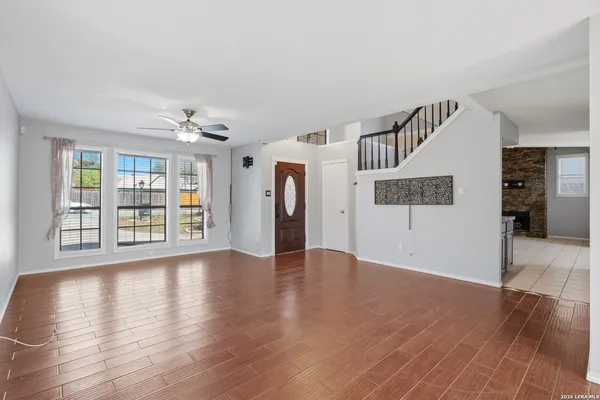 $2,350 | 6422 Lochglen, San Antonio, TX 78240