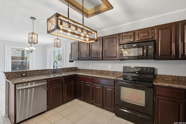 $2,350 | 6422 Lochglen, San Antonio, TX 78240