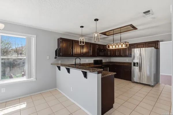 $2,350 | 6422 Lochglen, San Antonio, TX 78240