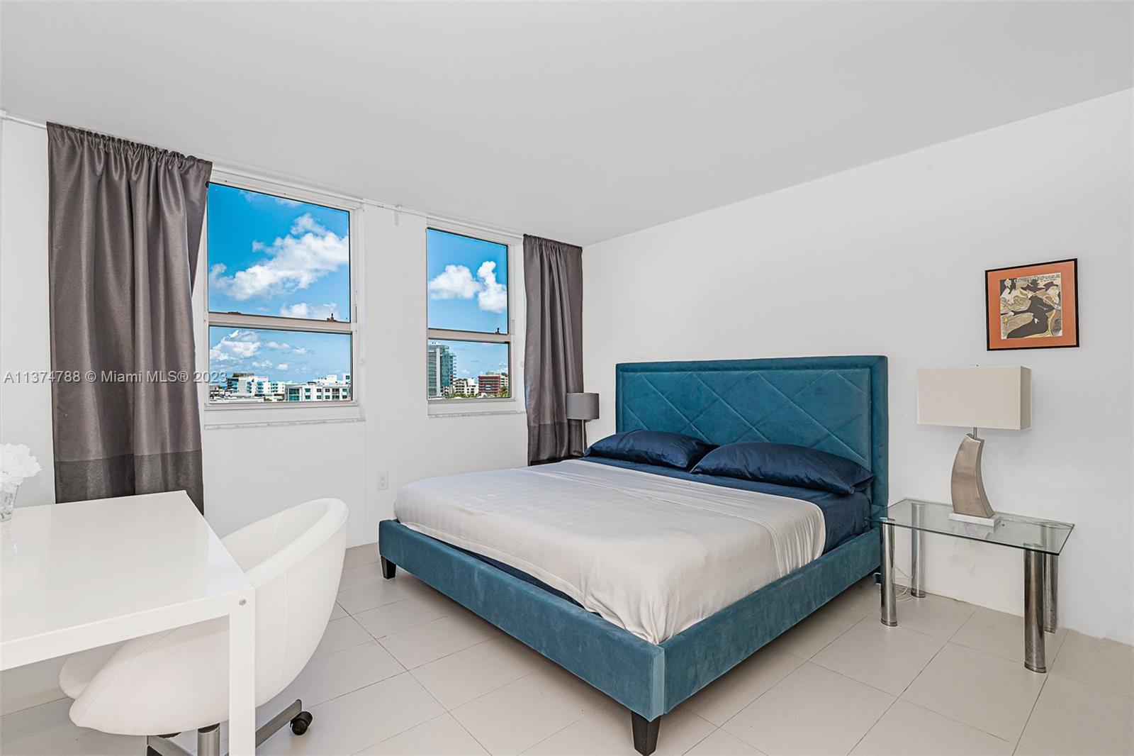 90 Alton Road, Unit 905 Miami Beach, FL 33139 - Photo 18 of 33 a bedroom with a bed and window