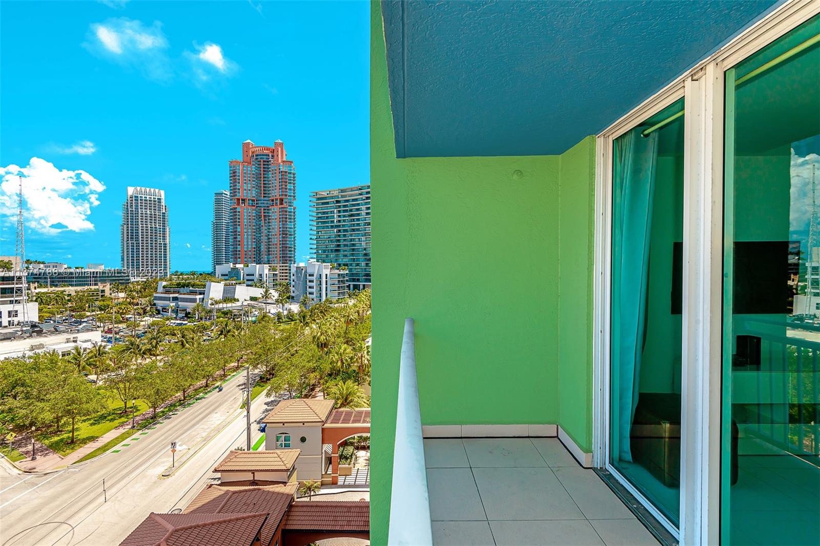 90 Alton Road, Unit 905 Miami Beach, FL 33139 - Photo 25 of 33 a view of ocean from a balcony