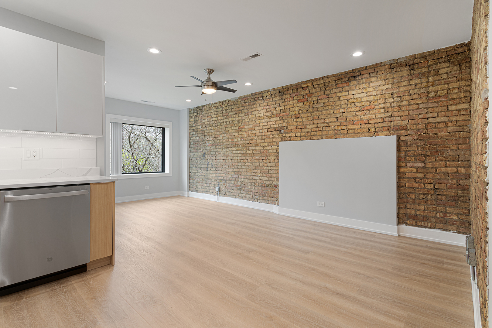 1558 West Juneway Terrace, Unit 2M Chicago, IL 60626 - Photo 3 of 15