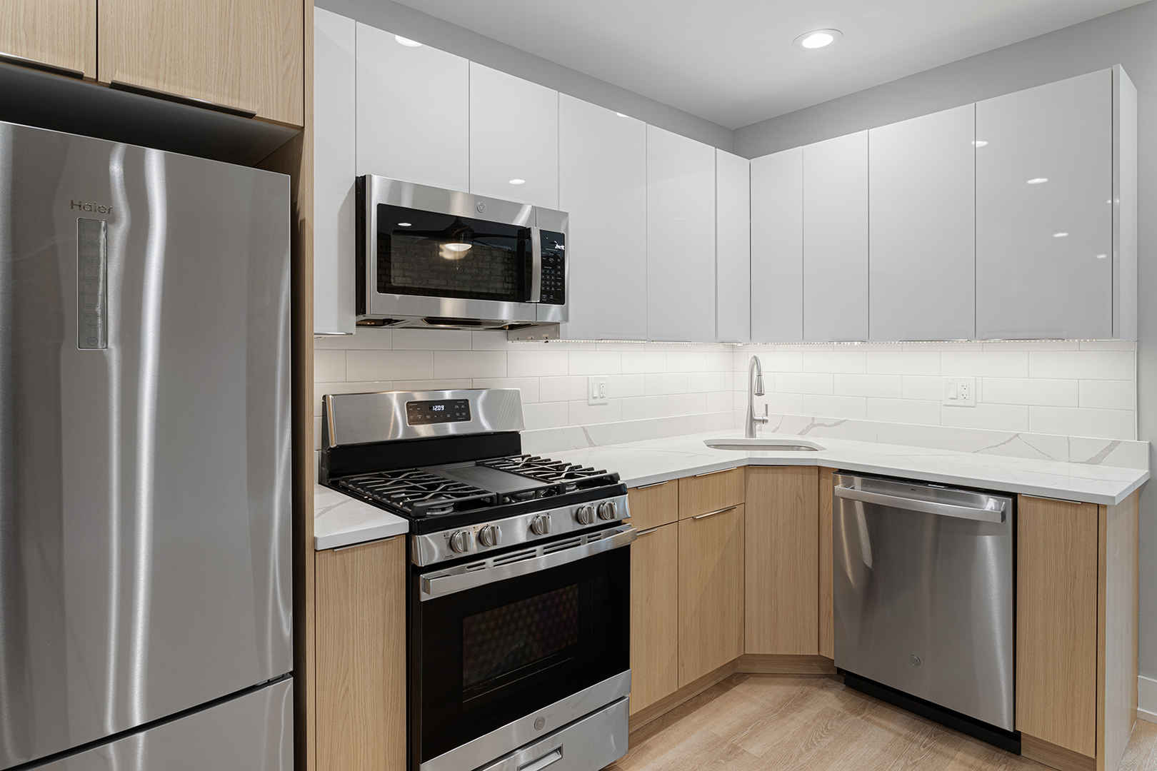 1558 West Juneway Terrace, Unit 2M Chicago, IL 60626 - Photo 5 of 15