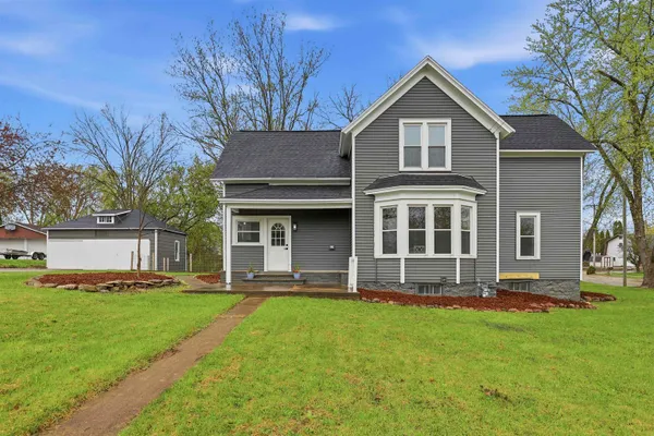 $270,000 | 1602 Division Street, New London, WI 54961