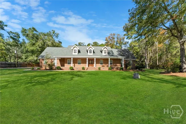 $975,000 | 472 Laurel Circle South, Bloomingdale, GA 31302
