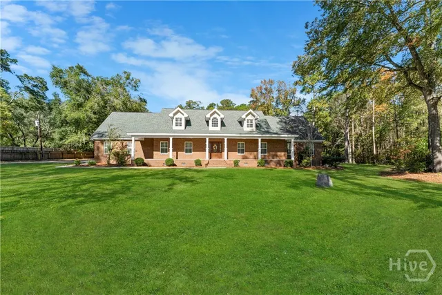 $989,000 | 472 Laurel Circle South, Bloomingdale, GA 31302