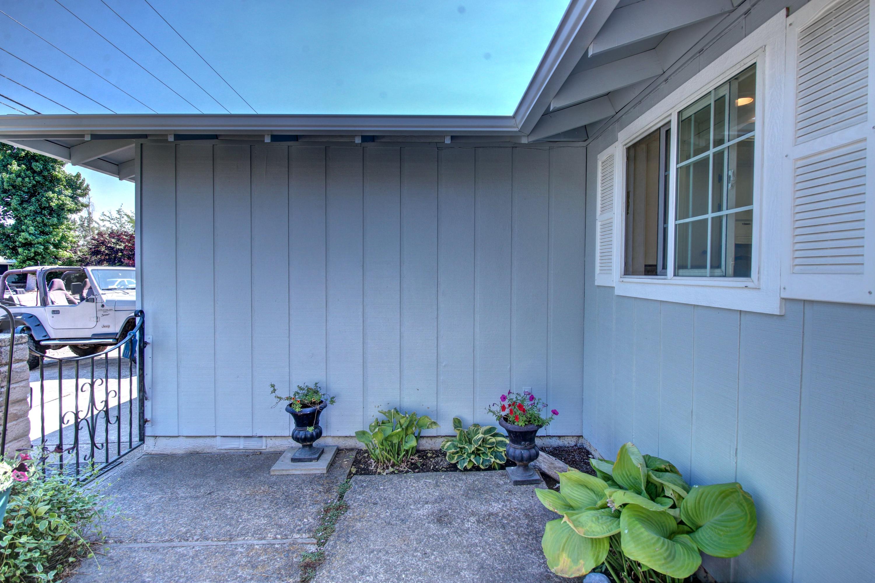 2206 Delta Waters Road Medford, OR 97504 - Photo 5 of 36 IMG_2531_2_3_tonemapped