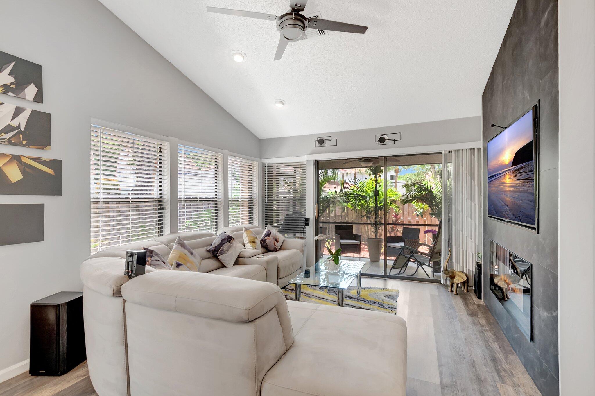 21687 Cromwell Circle Boca Raton, FL 33486 - Photo 13 of 52 Large Living Area