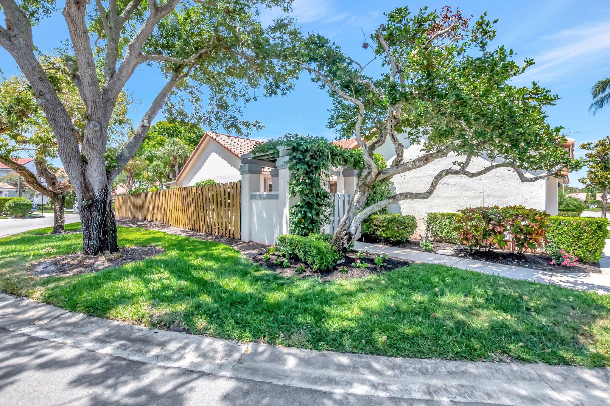 21687 Cromwell Circle Boca Raton, FL 33486 - Photo 3 of 52 Large Side Yard Maintained by HOA