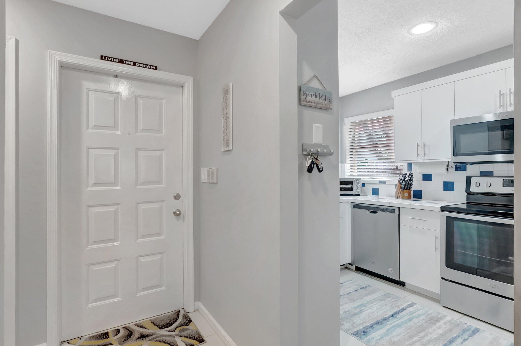21687 Cromwell Circle Boca Raton, FL 33486 - Photo 5 of 52 Kitchen off Foyer