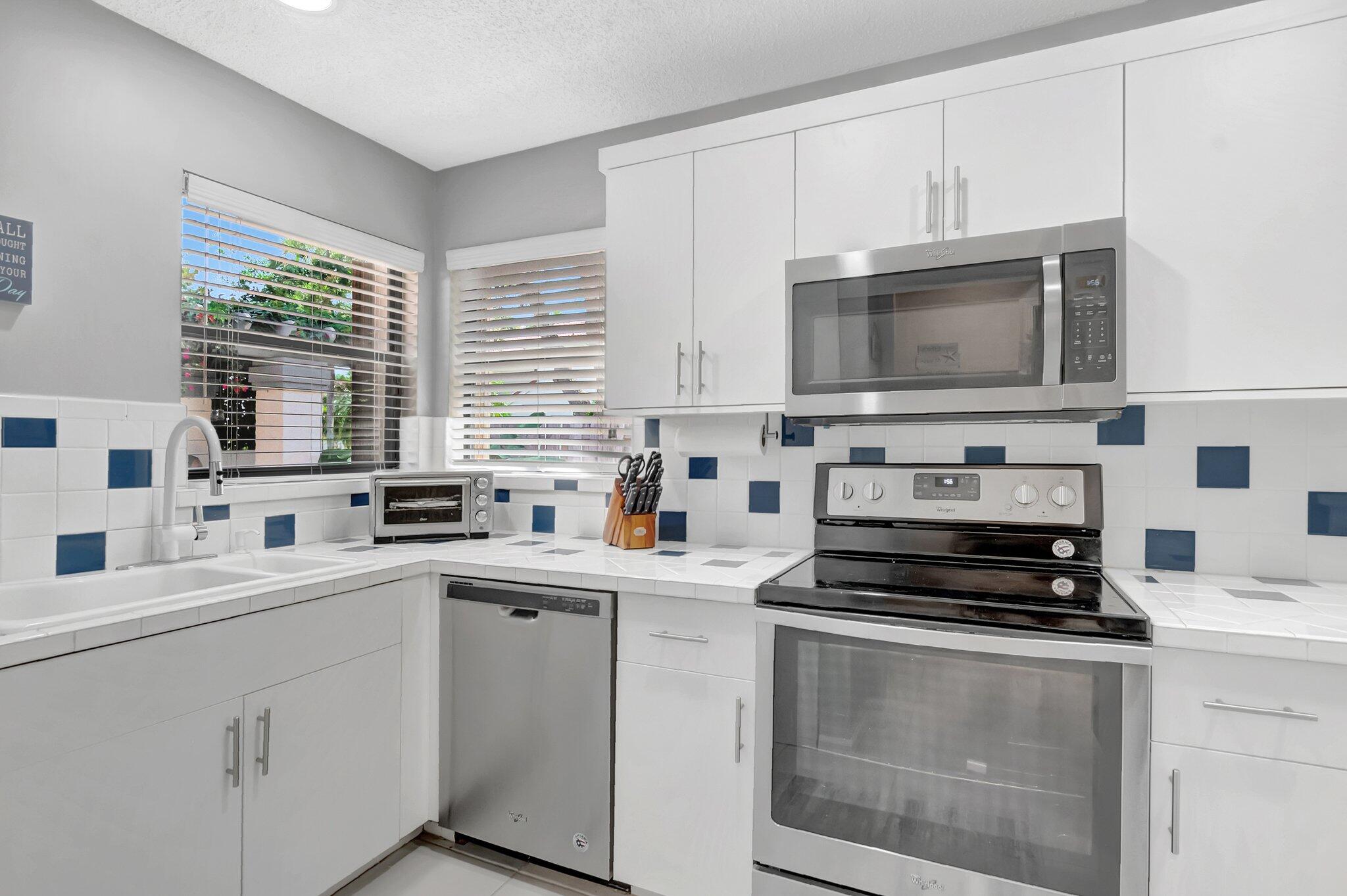 21687 Cromwell Circle Boca Raton, FL 33486 - Photo 6 of 52 Updated w/ SS Appliances