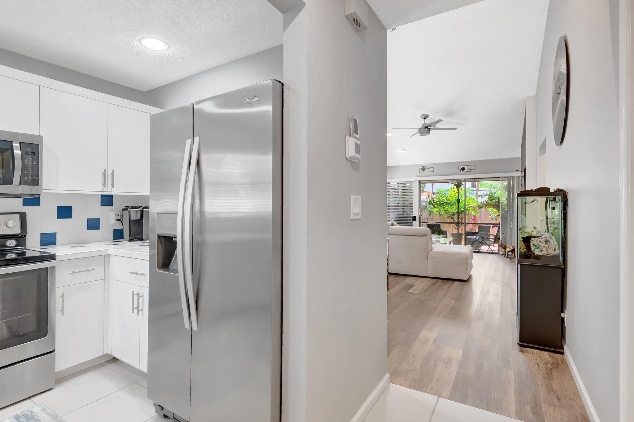 21687 Cromwell Circle Boca Raton, FL 33486 - Photo 9 of 52 Pleasant Neutral Tones
