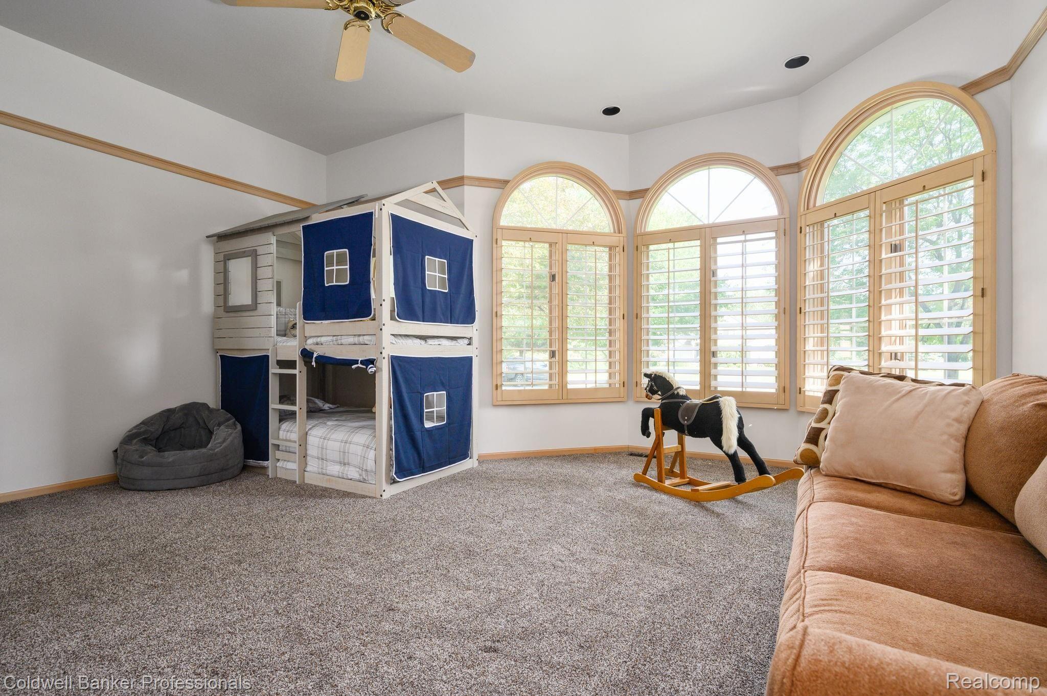 424 Orchard Ridge Drive Lake Orion, MI 48362 - Photo 23 of 44 Large bedroom 2