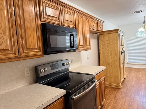 $1,900 | 4305 Hayes, Denton, TX 76207