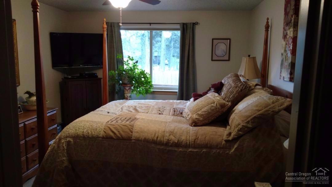 20533 Dylan Loop Bend, OR 97702 - Photo 20 of 25 MASTER