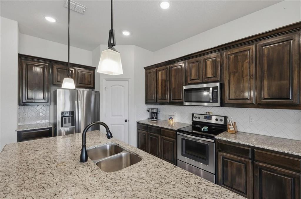 122 Post Oak Way Weatherford, TX 76087 - Photo 8 of 40 Gallery Image 8