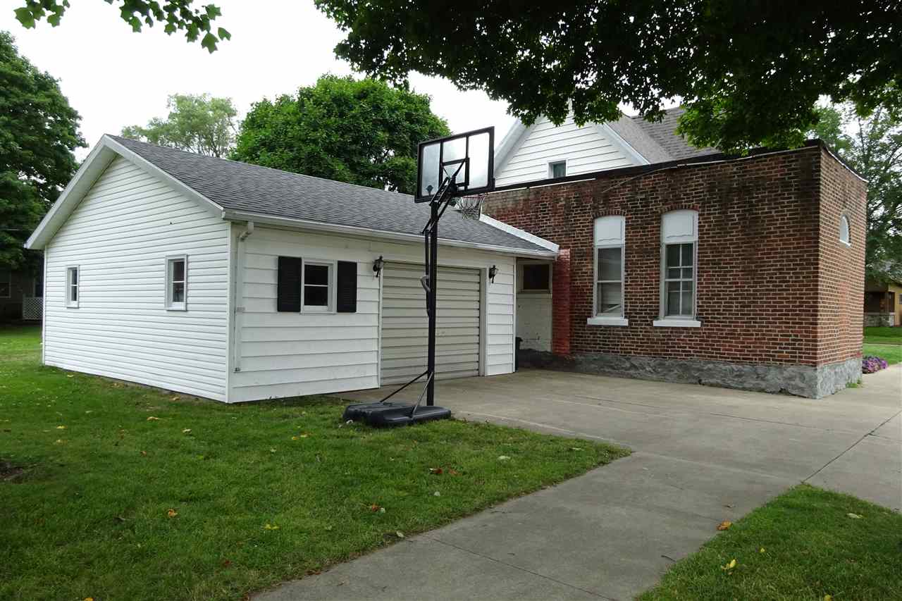 330 Jefferson Street Rochester, IN 46975 - Photo 3 of 30