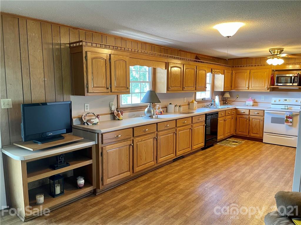 2750 Spencer Road Northeast Conover, NC 28613 - Photo 13 of 43 Gallery Image 13
