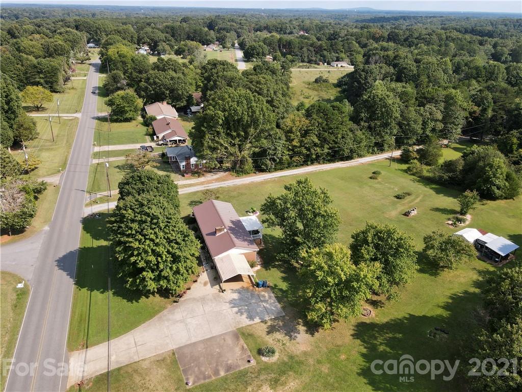 2750 Spencer Road Northeast Conover, NC 28613 - Photo 4 of 43 Gallery Image 4