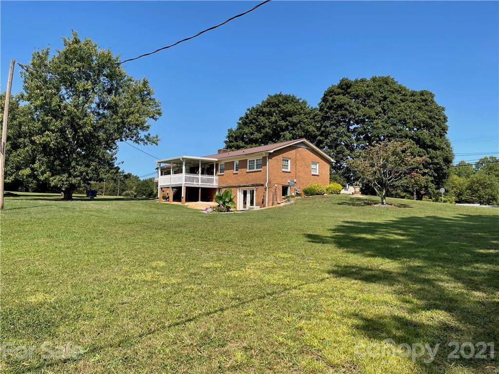 2750 Spencer Road Northeast Conover, NC 28613 - Photo 5 of 43 Gallery Image 5