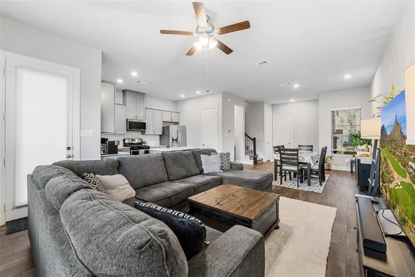 $2,799 | 620 Hutchinson Lane, Lewisville, TX 75077