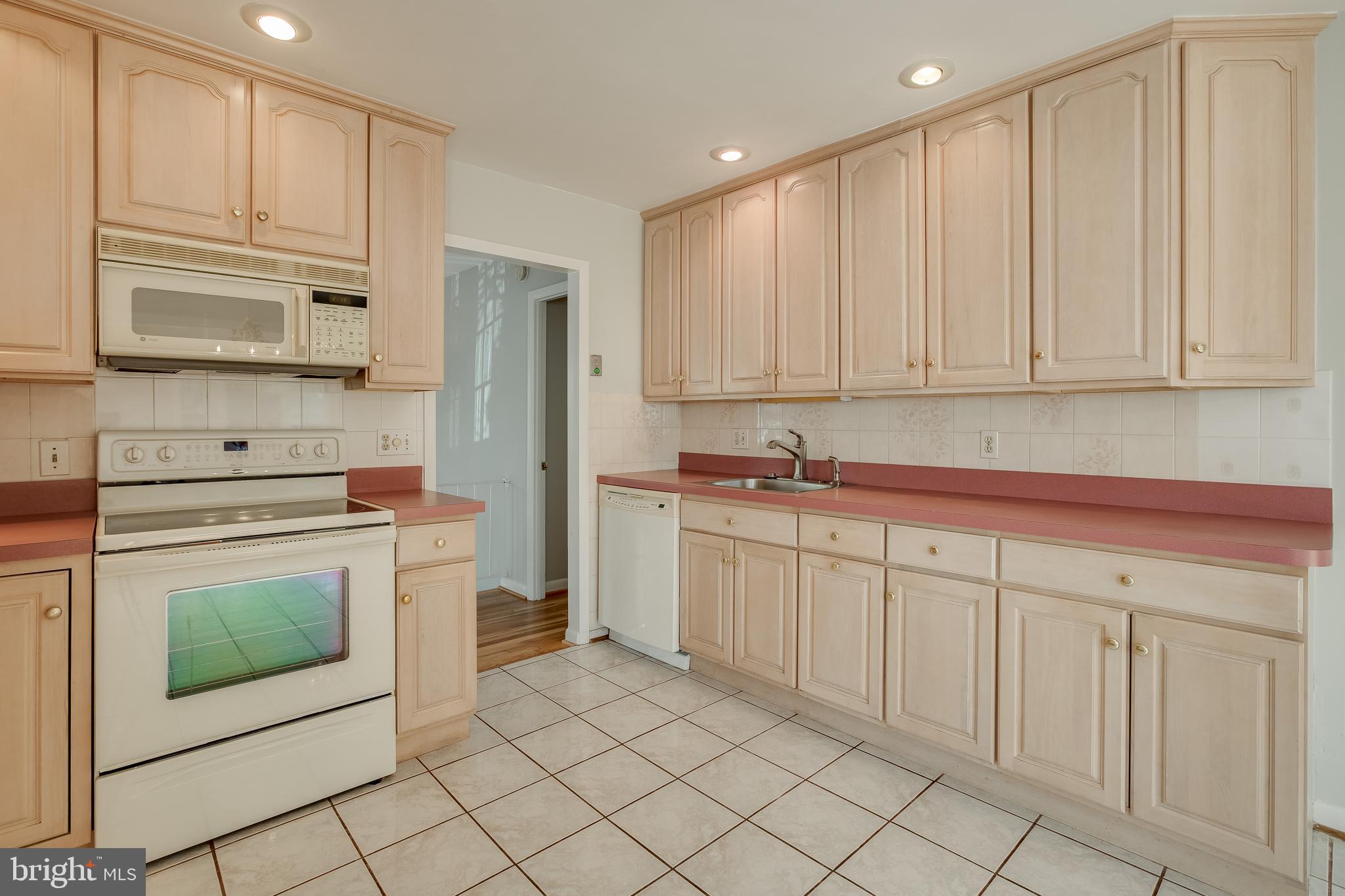 12813 Layhill Road Silver Spring, MD 20906 - Photo 8 of 34 Kitchen