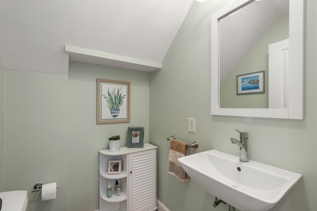 9 Range Road Nahant, MA 01908 - Photo 15 of 42 Gallery Image 15
