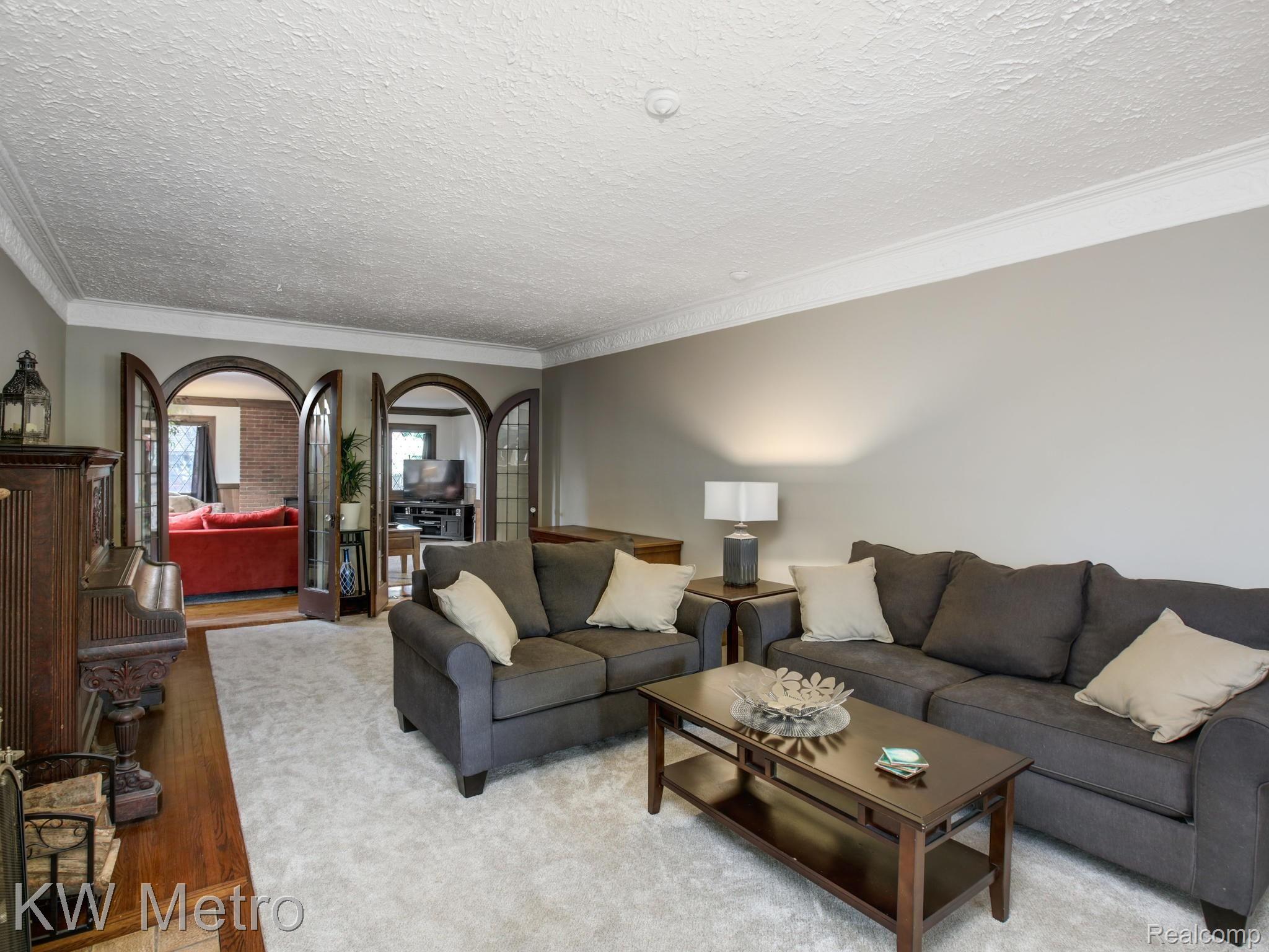 1235 Yorkshire Road Grosse Pointe, MI 48230 - Photo 14 of 51 Living Room