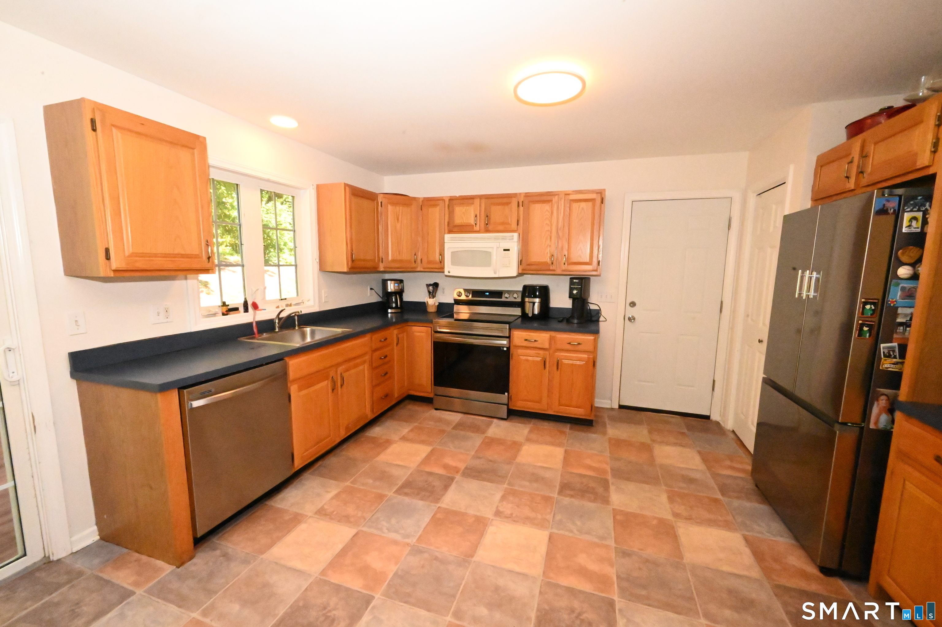 680 Totoket Road North Branford, CT 06472 - Photo 16 of 39 Gallery Image 16