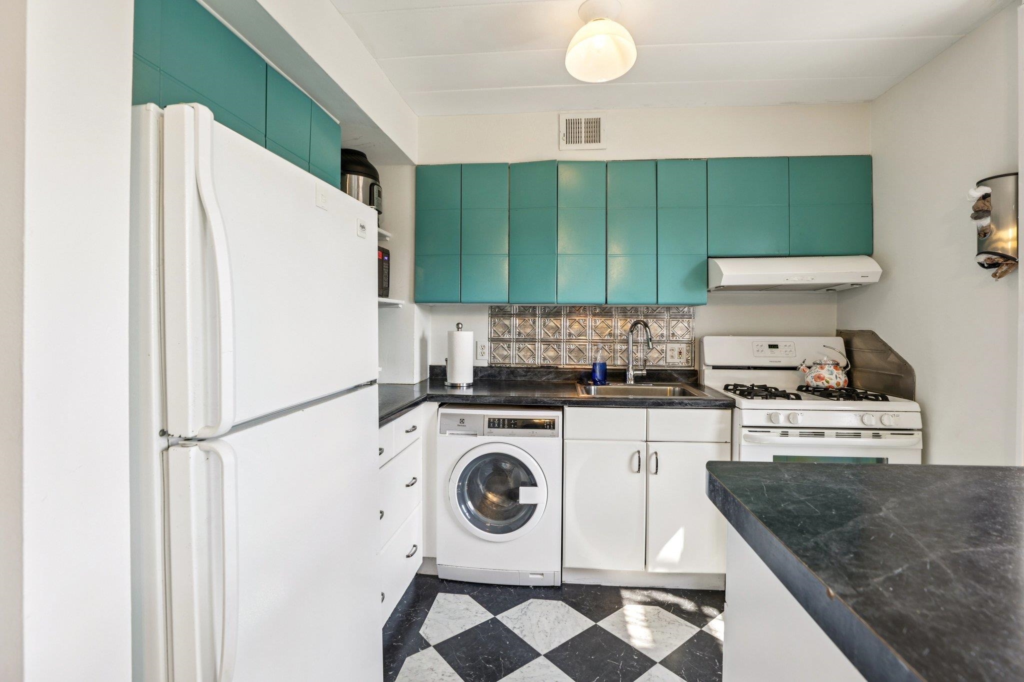 35 Sherman Terrace, Unit 3 Madison, WI 53704 - Photo 9 of 20