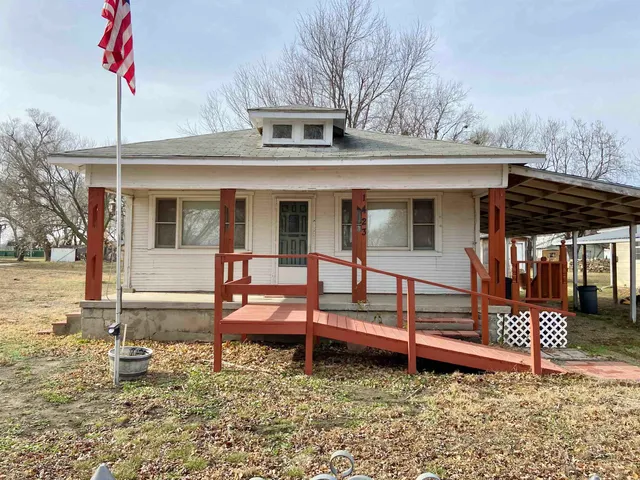 $69,000 | 1423 South C Street, Arkansas City, KS 67005