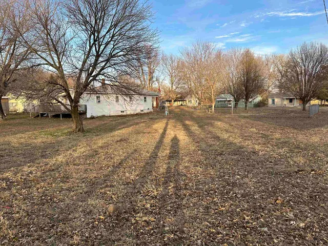 $69,000 | 1423 South C Street, Arkansas City, KS 67005