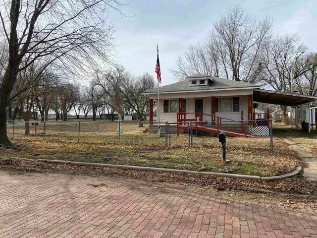 $69,000 | 1423 South C Street, Arkansas City, KS 67005