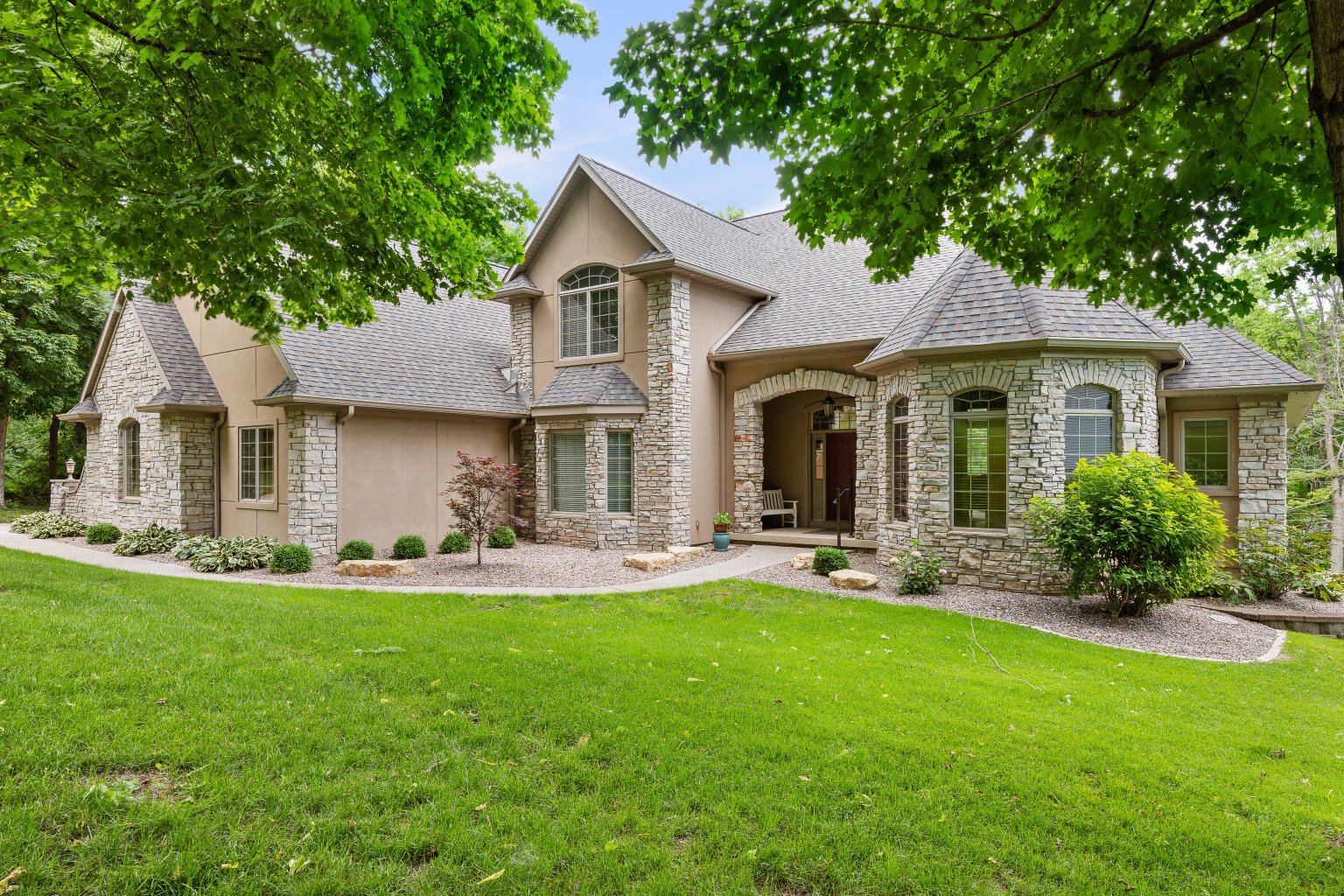 2296 Forest Reed Place Le Claire, IA 52753 - Photo 2 of 77