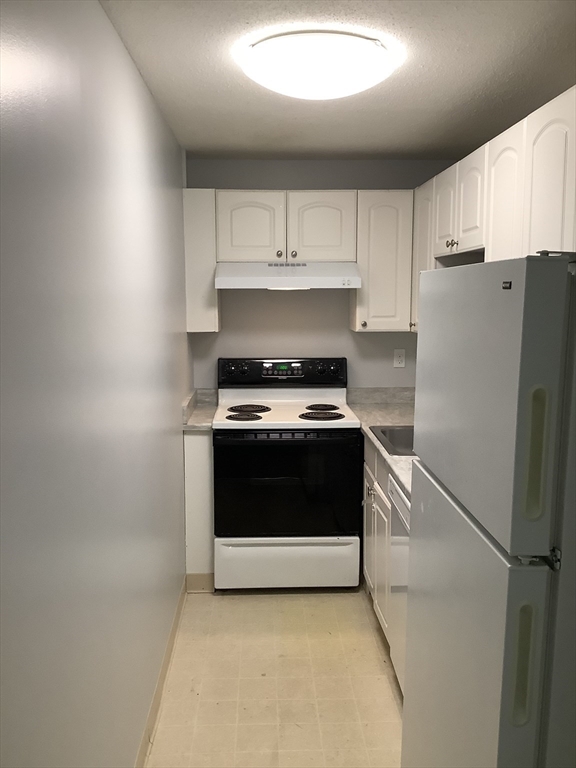 175 Ward Street, Unit 30 Revere, MA 02151 - Photo 13 of 20 a kitchen with a stove a refrigerator and a sink