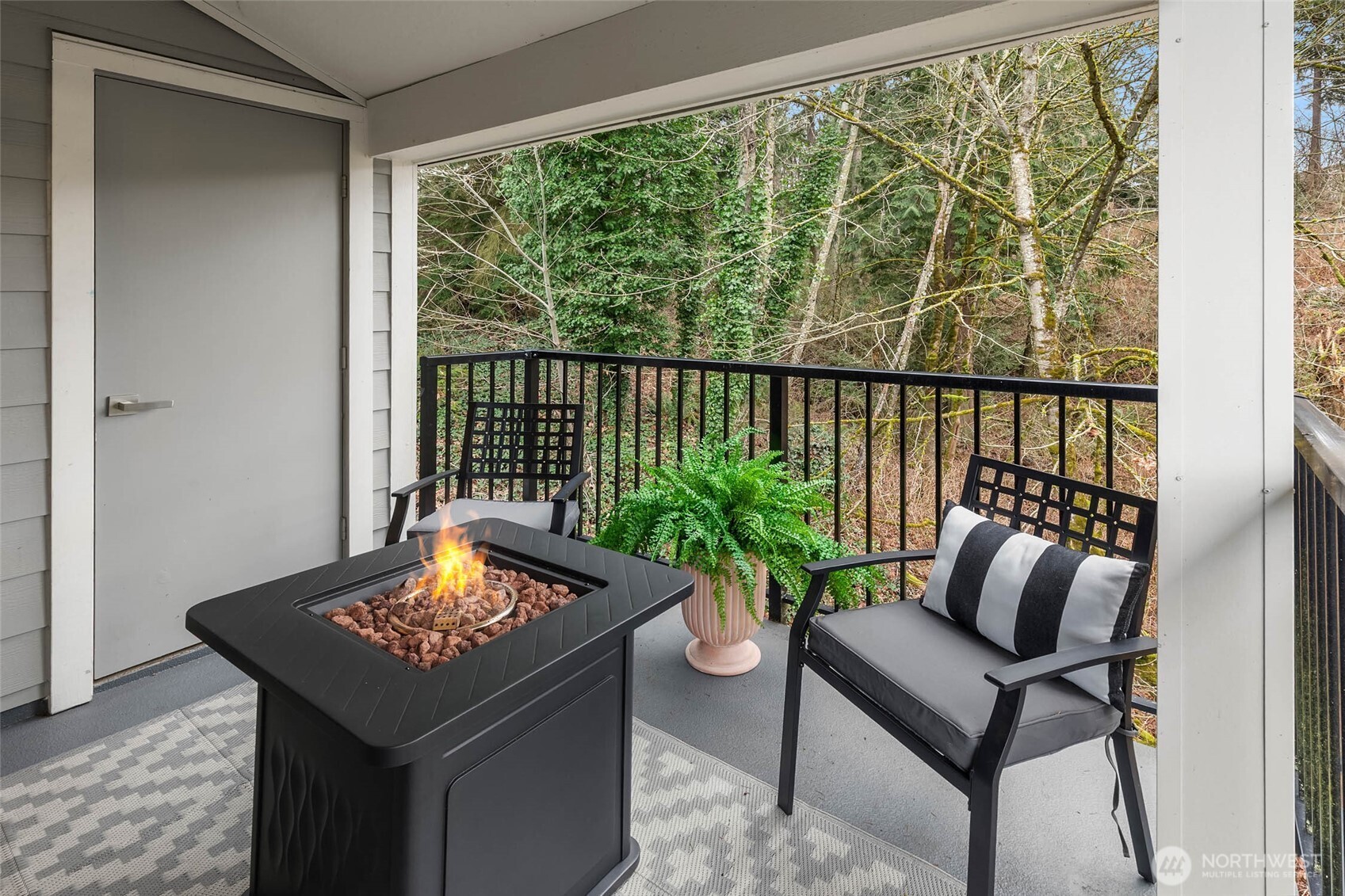 12023 Northeast 204th Place, Unit E302 Bothell, WA 98011 - Photo 15 of 26 a living room with furniture and a potted plant