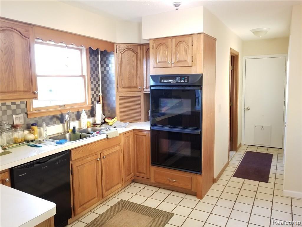 3295 North Burkhart Road Howell, MI 48855 - Photo 11 of 35 20180322_192928.jpg