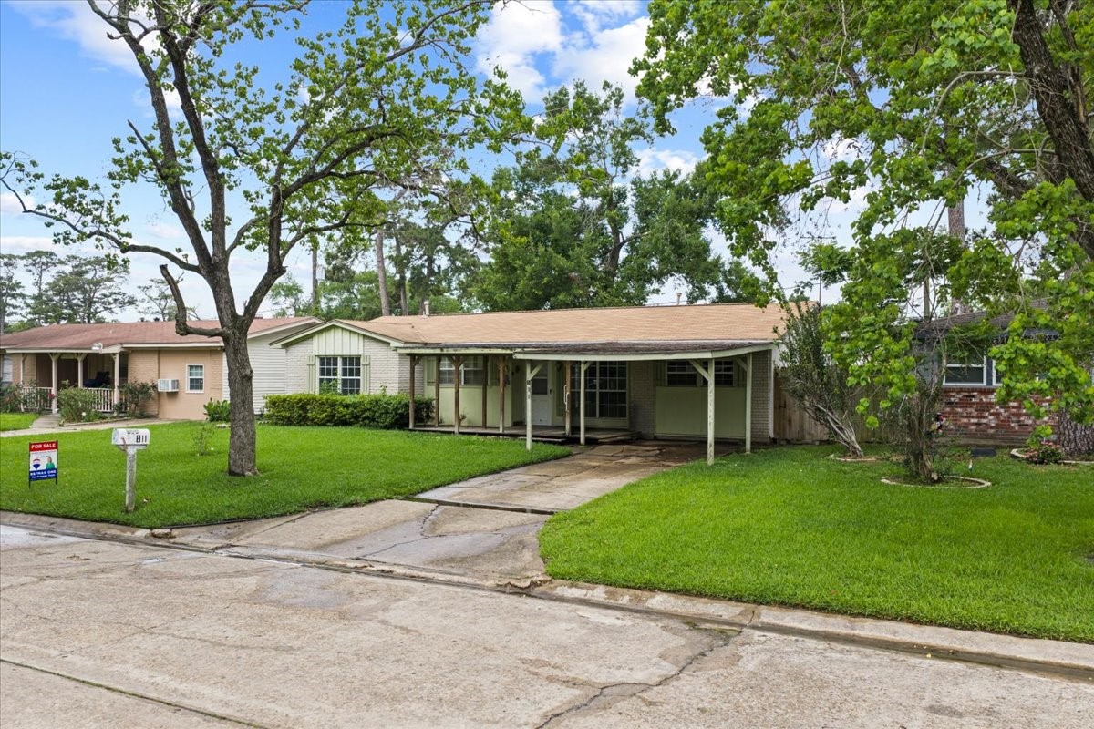 811 Shadowglen Street Channelview, TX 77530 - Photo 2 of 26