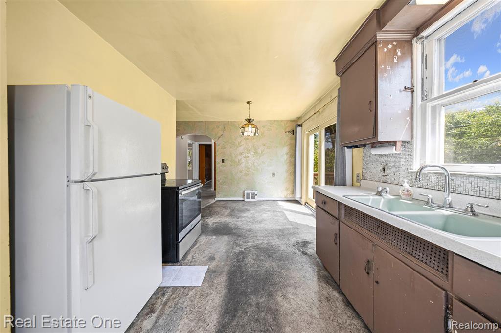 2209 Ridgemont Road Grosse Pointe Woods, MI 48236 - Photo 15 of 44