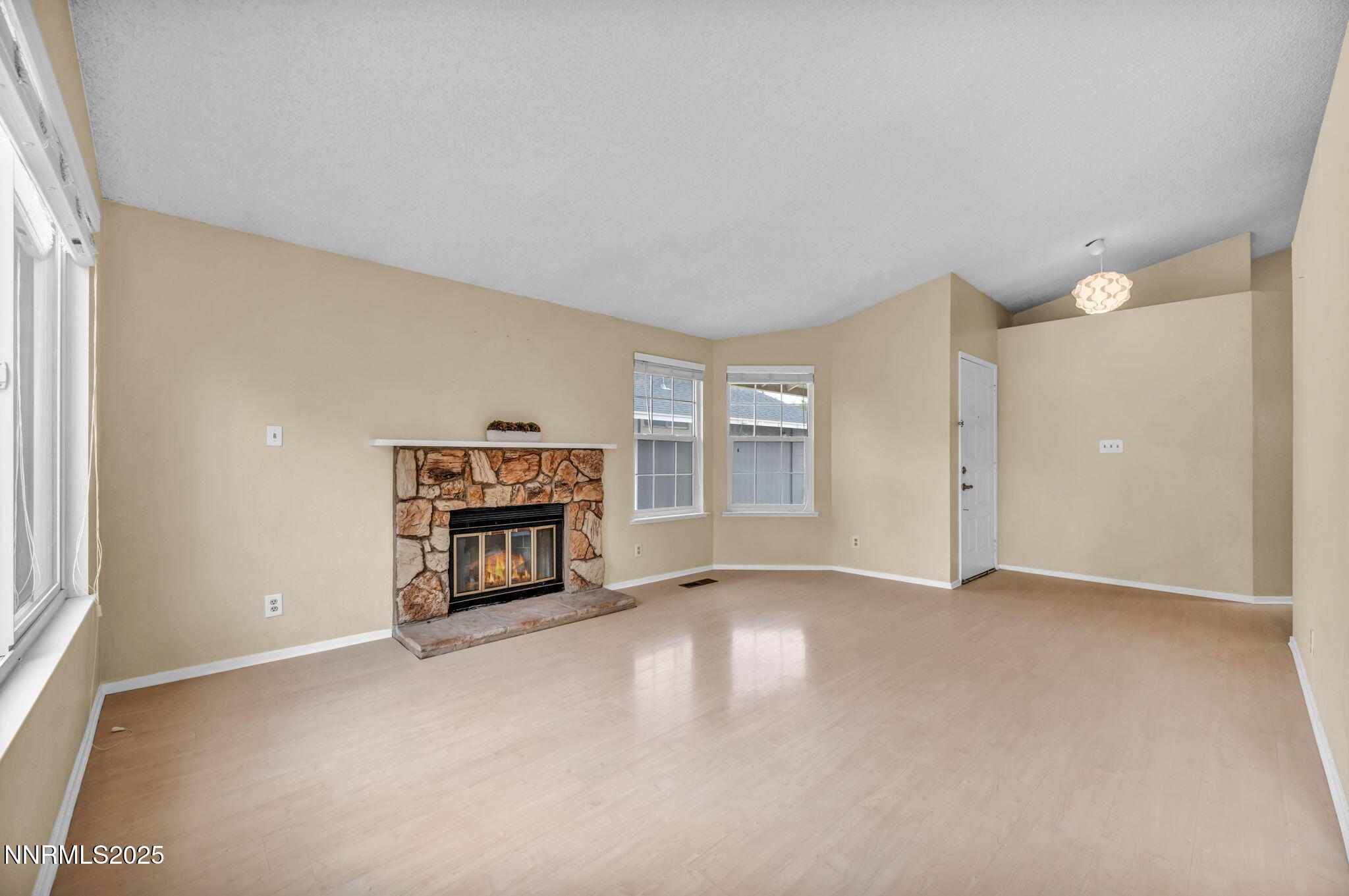 6087 White Water Way Reno, NV 89523 - Photo 9 of 27 30-web-or-mls-6087-white-water-way