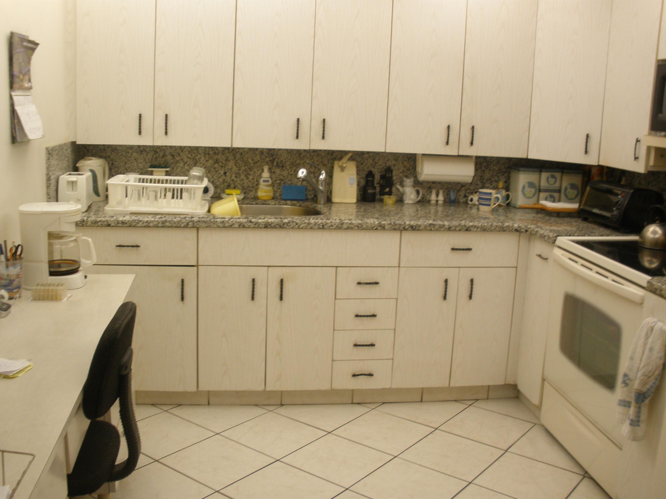 1031 Hythe B Boca Raton, FL 33434 - Photo 2 of 19 Kitchen