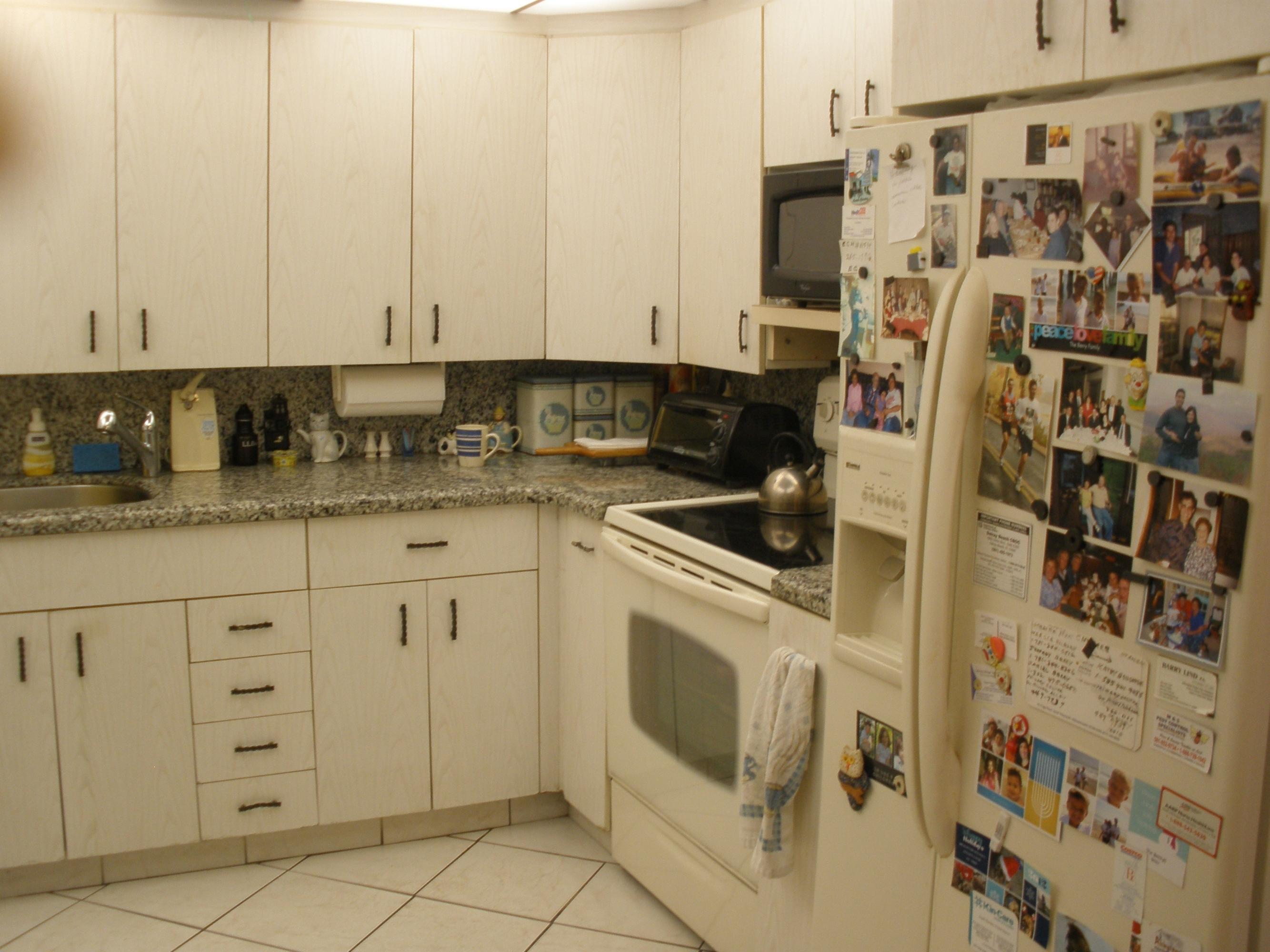 1031 Hythe B Boca Raton, FL 33434 - Photo 3 of 19 Kitchen